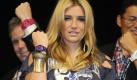 Singer Ke$ha poses with a Casio Baby G watch at the 'Casio Shock the World 2010' event at the Manhattan Center, Monday, August 2, 2010, in New York. ( AP Photo/ Louis Lanzano)


 Foto: ap
