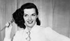 Los Angeles (dpa) - Die Hollywood-Schauspielerin Jane Russell, Leinwandstar der 1940er und 1950er Jahre, ist tot. Sie starb am Montag in ihrem Haus im kalifornischen Santa Maria, teilte Russells Sohn, Buck Waterfield, der «Los Angeles Times» mit. Sie war 89 Jahre alt. Die Todesursache wurde nicht bekannt. Das schwarzhaarige Busenwunder war in der Rolle eines rassigen Halbbluts in dem Western «Outlaw» («Geächtet») 1943 über Nacht berühmt geworden.

Als feurige Zigeunerin («Feuer im Blut») und Viehtreiberin in «Drei Rivalen» war sie in den 1950er Jahren auf der Leinwand zu sehen. Ihren größten Filmerfolg feierte Russell im Schatten von Hollywoods blonder Sexbombe Marilyn Monroe. In Howard Hawks' «Blondinen bevorzugt» (1953) spielt sie die verlässliche Freundin Dorothy neben der naiven, männerhungrigen Lorelei.

# dpa-Notizblock

## Internet -[«Los Angeles Times»-Bericht](http://dpaq.de/dl3zW)

* * * * Die folgenden Informationen sind nicht zur Veröffentlichung bestimmt

## dpa-Kontakte - Autorin: Barbara Munker - Redaktion: Jürgen Gesper, +49 30 285231302,

dpa mub xx n1 gp Foto: dapd