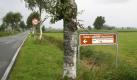 Der tiefste Punkt Deutschlands - ein Rastplatz direkt an der Landstraße L135 in der Gemeinde Neuendorf-Sachsenbande, knapp 70 Kilometer nördlich von Hamburg. (Foto: Dorscheid/dpa/tmn) Foto: dpa