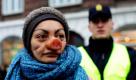 Eine Aktivistin trägt eine Schweinenase bei einer Demonstration in Kopenhagen. In der dänischen Hauptstadt findet zur Zeit der Weltklimagipfel statt - auch die Gegner der klimaschädlichen Viehzucht protestieren dort. Foto: ap