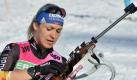 Magdalena Neuner entscheid sich für eine frühe Startnummer. Foto: Martin Schutt Foto: dpa