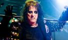 Für Musiker Alice Cooper ist Halloween ein bequemes Fest sein: Während sich alle erst verkleiden müssen, geht er einfach wie immer  dick geschminkt und mit zerzausten Haaren. Bei den Fans kommt der Look seit Jahrzehnten gut an. Auch seine Halloween Night of Fear im Roundhouse in London gefielen den Konzertgängern richtig gut. Foto: dapd
