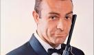 In klassischer Bond-Pose. Liebesgrüße aus Moskau (1963) war Connerys zweiter Bond-Film. Sein Stuntdouble sah ihm so ähnlich, dass er, wenn nicht mit ihm gedreht wurde, am Set einen falschen Schnurrbart tragen musste, um nicht verwechselt zu werden. Foto: Schwarzkopf & Schwarzkopf