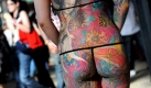 Rie Gomita, 29, from Osaka, Japan walks through the halls of the London Tattoo Convention in London, Britain, 25 September 2009. The International London Tattoo Convention running from 25 to 27 September brings together the world?s best tattoo artists from the US, Australia, Canada, Japan and UK. EPA/ANDY RAIN +++(c) dpa - Bildfunk+++
 Foto: dpa