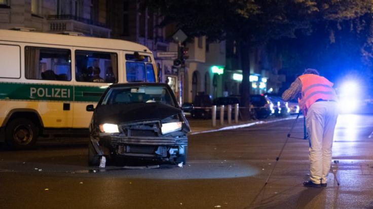 In Berlin-Charlottenburg wurde eine Radfahrerin bei einer Verfolgungsjagd getötet.