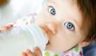 Klappt es mit dem Stillen nicht, ist das auch nicht schlimm. Wer zur Flasche greift, der ist noch lange keine Rabenmutter. Foto: istockphoto
