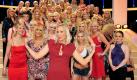 In der neuen RTL2-Show Beat the Blondes treten 50 Blondinen gegen einen männlichen Herausforderer an. Foto: RTL2