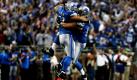 Die Detroit Lions gehörten bisher nicht zu den Spitzenteams der amerikanischen Football-League NFL. Die Spieler Dominic Raiola (Nummer 51) und Stephen Peterman (66) können sich in dieser saison jedoch freuen: Gestern feierte die Mannschaft ihren fünften Sieg in Folge - eine Siegesserie, die es seit 1956 im Verein nicht mehr gab. Am Montag besiegten sie die Chicago Bears mit 24:13. Foto: dapd