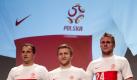 Bei der Trikot-Präsentation stehen Dariusz Dudka, Jakub Blaszczykowski und Damien Perquis (v.l.) ohne Adler da. Foto: Maciej Kulczynski Foto: dpa