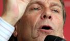 Klaus Ernst wurde auf dem Gründungsparteitag der Linken 2007 zum stellvertretenden Parteivorsitzenden gewählt. In diesem Amt 2008 bestätigt. Ernst ist auch einer der sieben stellvertretenden Vorsitzenden der Bundestagsfraktion. Foto: dpa