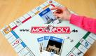 Wem gehört eigentlich... Monopoly? Jeder kennt es, jeder hat es wohl schon einmal gespielt: Das Gesellschaftsspiel Monopoly. Eine Grundversion mit dem Namen Landlords Game ließ sich bereits im Jahr 1903 Elisabeth J. Magie patentieren. Charles Darrow vertreibt seine Spielekreation mit dem Namen Monopoly einige Jahre später unter Freunden und Nachbarn. Das Unternehmen Parker wird darauf aufmerksam und kauft die Rechte, Elisabeth J. Magie erhält 500 Dollar für die Patentabtretung. Nach einigen Übernahmen ist Monopoly heute imBesitz des Spielwarenherstellers Hasbro Inc.  Foto: dpa