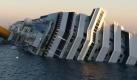 Ende eines Kreuzfahrtriesen? Die «Costa Concordia» liegt mit 80-Grad-Schlagseite vor der italienischen Insel Giglio auf Grund. Foto: Enzo Russo Foto: dpa