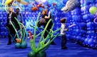 Messebesucher stehen während der Süddeutschen Spielemesse in einer Messehalle in Stuttgart. Die Süddeutsche Spielemesse hat ihre Pforten noch bis Sonntag geöffnet. 
 Foto: dpa