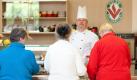 Eine warme Mahlzeit bekommen Ältere in den Kantinen der Volkssolidarität wie hier in Dresden. Wir kümmern uns um die Menschen, die Hilfe brauchen - egal ob alt oder jung, sagt Bundesgeschäftsführer Bernd Niederland. Foto: dpa