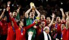 Die Fußball-Nationalmannschaft Spaniens um ihren Kapitän Iker Casillas gewann gestern Nacht in Johannesburg die FIFA-Fußball-Weltmeisterschaft. Die Spanier konnten sich nach 120 Minuten mit 1:0 gegen die Niederlande durchsetzen. Spanien wurde zum ersten Mal in seiner Verbandsgeschichte Weltmeister. Foto: ap