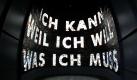 Der Schriftzug Ich kann weil ich will was ich muss ist bei der Vorstellung des Kunstprojekts Ruhr-Atoll auf dem Essener Baldeneysee im Inneren des Kunstwerkes U-Boot zu sehen. Insgesamt vier künstlerisch gestaltete Inseln setzen sich mitten auf dem See unter dem Motto Ruhr-Atoll mit dem Klimawandel und Umgang mit Energie auseinander. Foto: dpa