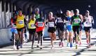 Nach zwei Stunden, acht Minuten und 14 Sekunden stand der Gewinner des diesjährigen New York City Marathons fest: Der Äthiopier Gebre Gebremariam (im Foto mit grauer Mütze) lief allen anderen Teilnehmern davon. Foto: dapd