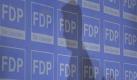 Schatten der Niederlage: In der FDP macht sich Panik breit, denn Umfragen zufolge ist die Partei in der Wählergunst auf knapp über fünf Prozent abgestürzt - das ist nur noch ein Drittel ihres Wahlergebnisses bei der Bundestagswahl im Herbst. Die Kritik am Vorsitzenden Guido Westerwelle wird immer lauter. Foto: ap