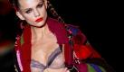Auf der Cibeles Fashion Week in Madrid zeigt ein Model ein transparentes Set für Drunter, das der spanische Lingerie-Designer Andres Sarda kreiert hat. Bis Mittwoch werden in Madrid die angesagtesten Stoffe und Schnitte für Herbst und Winter 2011 präsentiert.  Foto: dpa