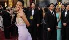 Etwas tuffig, etwas violett: Zoe Saldana in einer vermutlich exorbitant teuren Robe von Givenchy Haute Couture by Riccardo Tisci. Foto: ap