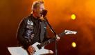 James Hetfield von Metallica schreit sich bei Rock am Ring warm. Foto: dpa