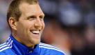 Mavericks setzen mit Nowitzki Siegesserie fort
Vorspann: 	
Text: 	

Philadelphia (dpa) - Dirk Nowitzki und die Dallas Mavericks eilen in der nordamerikanischen Basketball-Liga NBA weiter von Sieg zu Sieg. Die Texaner gewannen beim 101:93 bei den Philadelphia 76ers ihr siebtes Spiel in Serie. Nowitzki steuerte 22 Punkte bei.

Nach 17 Siegen aus den vergangenen 18 Spielen festigten die Mavericks in der Western Conference ihren zweiten Platz. Mit einer Bilanz von 44:16 Erfolgen liegen die Mavericks hinter den San Antonio Spurs (49:11), die überraschend den Memphis Grizzlies 93:109 unterlagen.
Ressort: 	Sport
Schlagworte: 	Basketball/NBA/
Bilder: 	

 Foto: dpa