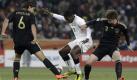 Ghana's Asamoah Gyan, center, is challenged by Germany's Sami Khedira, left, and Germany's Arne Friedrich during the World Cup group D soccer match between Ghana and Germany at Soccer City in Johannesburg, South Africa, Wednesday, June 23, 2010. (AP Photo/Gero Breloer) Foto: ap