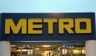 Metro steigert Umsatz
Vorspann: 	
Text: 	

Düsseldorf (dpa) - Der Handelskonzern Metro hat im zweiten Quartal mehr umgesetzt und operativ verdient als im Vorjahr. Der Umsatz stieg um 2,4 Prozent auf 15,7 Milliarden Euro, wie das Unternehmen am Montag in Düsseldorf mitteilte.

Am stärksten zulegen konnte die Elektronik-Tochter Media Markt/Saturn, die im Kielwasser der Fußball-Weltmeisterschaft mehr Fernseher verkaufte. Auf die Sprünge geholfen hat dem stark auf das Ausland ausgerichteten Metro-Konzern aber auch die wirtschaftliche Erholung in vielen seiner Märkte sowie die wieder stabileren Währungen in Osteuropa.

Beim operativen Ergebnis machten sich vor allem die durch den laufenden Konzernumbau erzielten Einsparungen und Produktivitätsverbesserungen positiv bemerkbar. Bereinigt um Sonderkosten legte das operative Ergebnis von 316 Millionen auf 334 Millionen Euro zu. Das Nettoergebnis nach Minderheiten sank aufgrund höherer Aufwendungen von 52 Millionen auf 44 Millionen Euro.

Seine Expansion will Metro künftig beschleunigen. Das Investitionsbudget hob der Konzern deshalb an.
Ressort: 	Wirtschaft
Schlagworte: 	Einzelhandel/ Foto: dpa