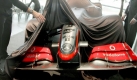 Die Nase und der Frontflgel des verhllten neuen Rennwagens MP4-24. Foto: dpa