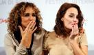 Die italienischen Schauspielerinnen Valeria Golino (links) und Antonella Ponziani werben auf dem Film Festival in Rom für den neuen Streifen La Scuola E Finita (Die Schule ist aus). Der Film wird an dem offiziellen Wettbewerb des Festivals teilnehmen.  Foto: dpa