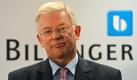 ARCHIV - Der designierte Vorstandsvorsitzende des Baukonzerns Bilfinger Berger, der ehemalige hessische Ministerpräsident Roland Koch (CDU), steht am 29.10.2010 während einer Pressekonferenz in der Firmenzentrale Mannheim. Der neue Bilfinger-Berger-Chef Roland Koch fordert von der Bundesregierung einen besseren Schutz deutscher Unternehmen vor Übernahmen. «Es ist leichter, in Deutschland ein Unternehmen feindlich zu übernehmen als in anderen europäischen Ländern», sagte der Vorstandsvorsitzende des Mannheimer Bau- und Dienstleistungskonzerns der «Wirtschaftswoche». Foto: Ronald Wittek dpa/lsw (zu dpa 0262 vom 10.07.2011) +++(c) dpa - Bildfunk+++  Foto: dpa