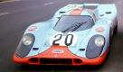 Im legendären Rennsportfilm Le Mans fährt Steve McQueen als Pilot Michael Delaney den Porsche 917 K in der orange-blauen Gulf-Lackierung. Foto: pi