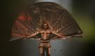 Ein Schauspieler der israelischen Theatergruppe LLan Azriel tritt in dem Stück The Aluminum Show beim 12. lateinamerikanischen Theaterfestival in Bogota auf. Foto: ap