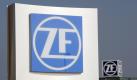 ARCHIV - Zwei Schilder mit dem Firmenlogo des Automobilzulieferers ZF sind am 14.02.2008 in Friedrichshafen am Bodensee vor der Firmenzentrale zu sehen. Dem Automobilzulieferer geht es derzeit glänzend. Im laufenden Jahr sollen mehr als 14 Milliarden Euro erlöst werden - 10 Prozent mehr als 2010. Und erst Anfang dieser Woche gab ZF bekannt, sein Geschäft mit Getrieben für Windkraftanlagen massiv auszubauen. Foto: Patrick Seeger dpa (zu dpa 1085 «Autozulieferer bekommen Appetit auf mehr» vom 29.07.2011) +++(c) dpa - Bildfunk+++  Foto: dpa