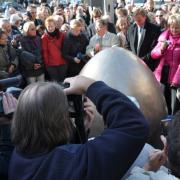 Eine Glocke ist ein Ei ist eine Zeitform (Foto)