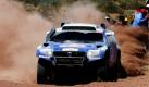 Die Südafrikaner Giniel De Villers fährt mit seinem VW Touareg bei der Rallye Dakar. Insgesamt versuchen über 230 Motorräder, 188 Autos und 82 Lastwagen die Strecke mit einer Länge von 9574 Kilometern zu beenden. Foto: dpa