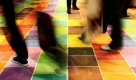 Besucher laufen auf der Buchmesse in Frankfurt am Stand des Taschen Verlags über bunten Teppich. Die Buchmesse läuft noch bis 18. Oktober 2009. Foto: ap