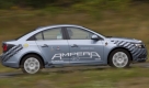 Bis zu 60 Kilometer soll der Ampera aber allein mit der im Akku gespeicherten Energie kommen, bevor der Benziner eingreifen muss. Und fährt sich dabei äußerst angenehm: Die 370 Newtonmeter Drehmoment liegen schon ab dem Stand an, der Wagen reagiert sofort auf jeden Gasbefehl. Durch die stufenlose Kraftübertragung geschieht die Beschleunigung ohne Unterbrechung wie an einem Gummiband. Foto: press-inform