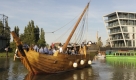 Zum Beginn des Hansefestes legt eine historische Hansekogge im Hafen von Stade an. Die Stadt feiert mit dem Hansefest die Erteilung des Stapelrechts vor 750 Jahren.  Foto: dpa