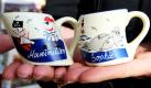 In Hamburg stehen zwei Tassen mit den Namen Maximilian und Sophie in einem Souvenirgeschäft. Im vergangenen Jahr waren Sofie oder Sophie und Maximilian die beliebtesten Namen für Neugeborene in Deutschland, wie die Gesellschaft für deutsche Sprache in Wiesbaden ermittelt hat. Foto: dpa