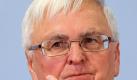 Theo Zwanziger will sein Amt in der Exekutive der FIFA bis 2015 ausüben. Foto: Wolfgang Kumm Foto: dpa