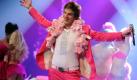Er liebt es schrill und bunt und gab jede Woche den Schlageronkel bei DSDS 2012. Zwar wurde Kristof Hering immer wieder zum Flop der Woche gewählt, schaffte es aber dennoch unter die Top 6. Für mehr reichte es nicht - in der fünften Mottoshow ist Endstation. Foto: RTL