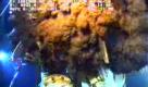 This image from video provided by BP PLC Sunday, June 6, 2010 shows the oil leak still pouring out of the well head around the capping device in the Gulf of Mexico. The containment cap was capturing more and more of the crude pouring from a damaged oil well in the Gulf of Mexico, but that bit of hope was tempered Sunday by a sharp dose of pragmatism as the federal government's point man warned the crisis could stretch into the fall. (AP Photo/BP PLC) NO SALES Foto: ap