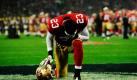 Tylor Mays von den San Francisco 49ers betet vor dem NFL Football Spiel gegen die Denver Broncos im  Wembley Stadion in London. Bei dem Gastspiel der amerikanischen Football-Liga in der britischen Hauptstadt setzten sich die 49ers mit 24:16 durch.  Foto: dapd