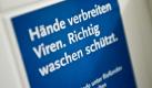 Überfüllte Kliniken und Gemüse-Boykott: Vor drei Monaten begann die EHEC-Welle, die scheinbar ganz Deutschland im Griff hatte. Viele Menschen haben langfristig Konsequenzen gezogen. Sie achten seitdem stärker auf Hygiene. Das macht Hoffnung und freut. Denn wer fragt sich nach einem Tag voller Händeschütteln nicht, wo die Hände der anderenMenschen schon gewesen sind?  Foto: dpa