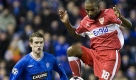 Stuttgarts Cacau (r) erobert sich den Ball vor Steven Davis von den Glasgow Rangers. Foto: dpa