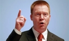 Christoph Matschie, SPD Vorsitzender des Landes Thueringen, gestikuliert am Samstag, 7. Maerz 2009, in Gera beim Parteitag der thueringischen SPD waehrend seiner Rede. Die Partei entscheidet ueber die Kandidatenliste zur Landtagswahl. Am 30. August 2009 waehlen die Thueringer ein neues Landesparlament. (AP Photo/Jens Meyer) --- Christoph Matschie, leader of the Social Democrats SPD in Thuringia state, gestures during his speech at the party convention of the Thuringian SPD, in Gera, Germany, Saturday, March 7, 2009. The party members elect the candidates for the upcoming Thuringian federal state elections. (AP Photo/Jens Meyer) Foto: ap
