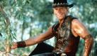«Crocodile Dundee» darf Australien nicht verlassen
Vorspann: 	
Text: 	

Sydney (apn) «Crocodile Dundee»-Darsteller Paul Hogan sitzt wegen mutmaßlicher Steuerschulden in Australien fest. Der 70-jährige Schauspieler dürfe das Land auf Anordnung der Steuerbehörde erst verlassen, wenn er die umstrittene Rechnung in zweistelliger Millionenhöhe bezahlt habe, teilte sein Anwalt Andrew Robinson am Donnerstag mit. Hogan lebt mit seiner Frau und seinem zwölfjährigen Sohn in Los Angeles. Am Freitag vergangener Woche flog er zur Beerdingung seiner Mutter nach Sydney. Nun wollen ihn die Behörden erst wieder ausreisen lassen, wenn er die geforderte Summe in Höhe von umgerechnet rund 27 Millionen Euro beglichen hat. Der Schauspieler bestreitet, Steuern hinterzogen zu haben.

© 2010 The Associated Press. Alle Rechte Vorbehalten - All Rights Reserved Foto: dpa