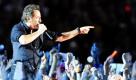 Fans von Rocklegende Bruce Springsteen dürfen sich in den nächsten Tagen, genauer am 12. November, auf ein ganz besonderes Musik-Highlight freuen: Mit The Promise: The Darkness On The Edge Of Town Story veröffentlicht der Boss ein Box-Set, das die Entstehungsgeschichte eines der legendärsten Alben seiner Karriere dokumentiert: das 1978 veröffentlichte Darkness On The Edge Of Town. Insgesamt umfasst das Set sechs Stunden Filmmaterial (auf drei DVDs) und zwei Stunden Audiomaterial (auf drei CDs). Nur gut, dass bald Weihnachten ist. Foto: dapd