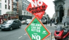 Schilder der irischen EU-Gegner in Dublin vor dem Referendum vom Juni. Foto: dpa